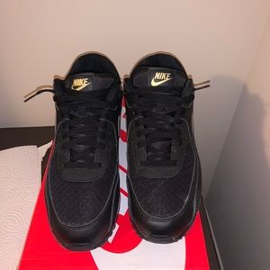 Nike Air Max 90 essential black gold